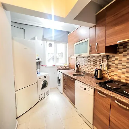 Wonder Homes- Spacious Flat, 4br, 4ac, 4 Mins To Taksim Square *