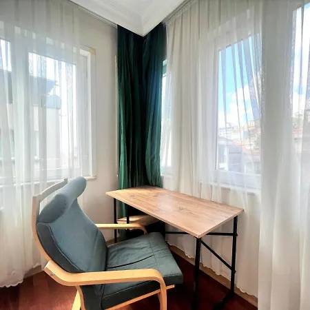 Wonder Homes- Spacious Flat, 4br, 4ac, 4 Mins To Taksim Square Apartament Stambuł